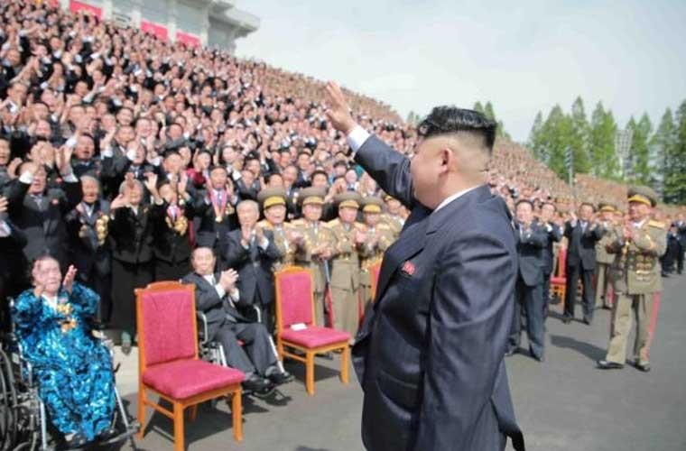Hinh anh lanh dao Kim Jong-un trong nhung chuyen thi sat-Hinh-8